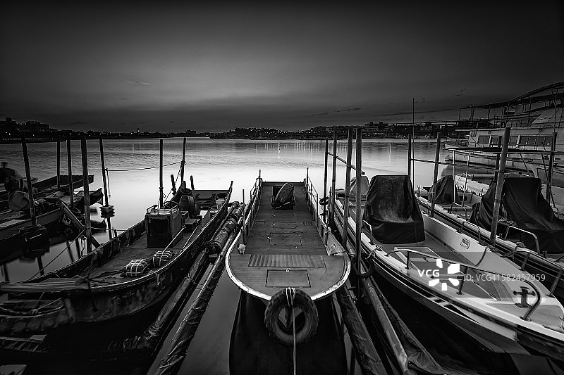 黄昏时的船只图片素材