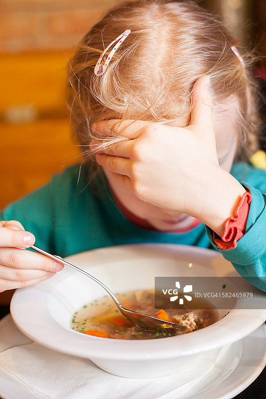 女孩厌食图片素材