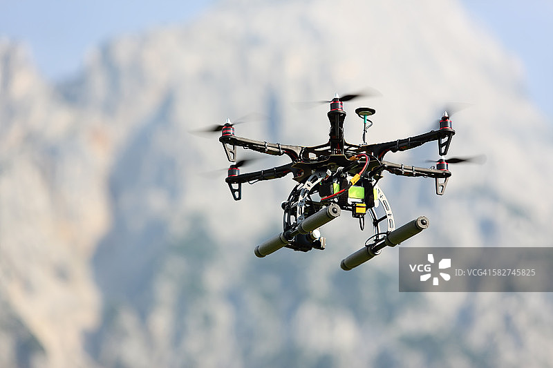 无人机航拍奥地利蒂罗尔阿尔卑斯山图片素材