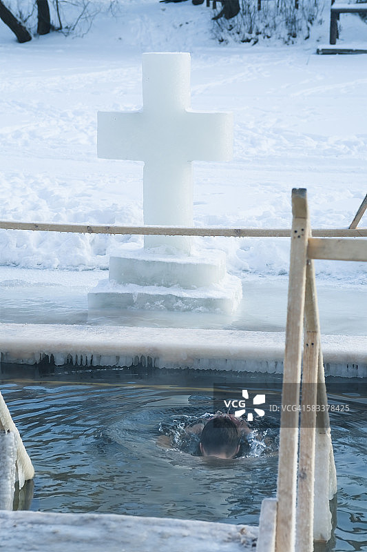 冰上滑行图片素材