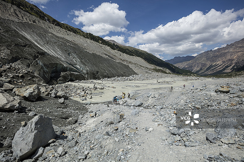 人们在莫尔特拉奇冰川旁图片素材