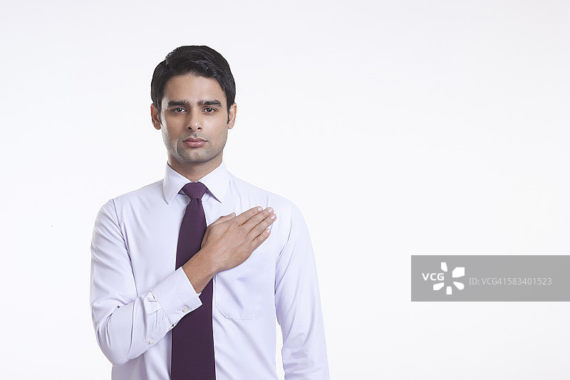 宣誓的男高管肖像图片素材