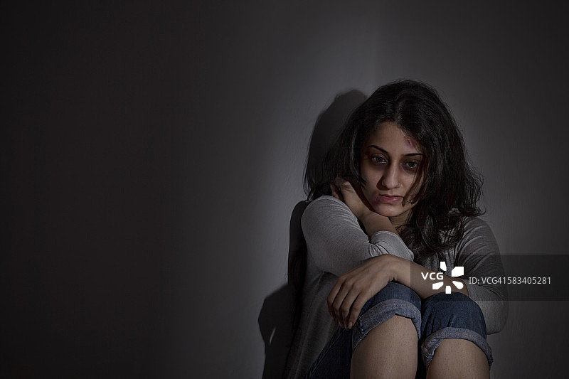 遭受身体虐待的女人图片素材