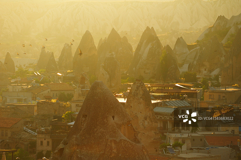 土耳其卡帕多奇亚格雷梅镇的清晨图片素材