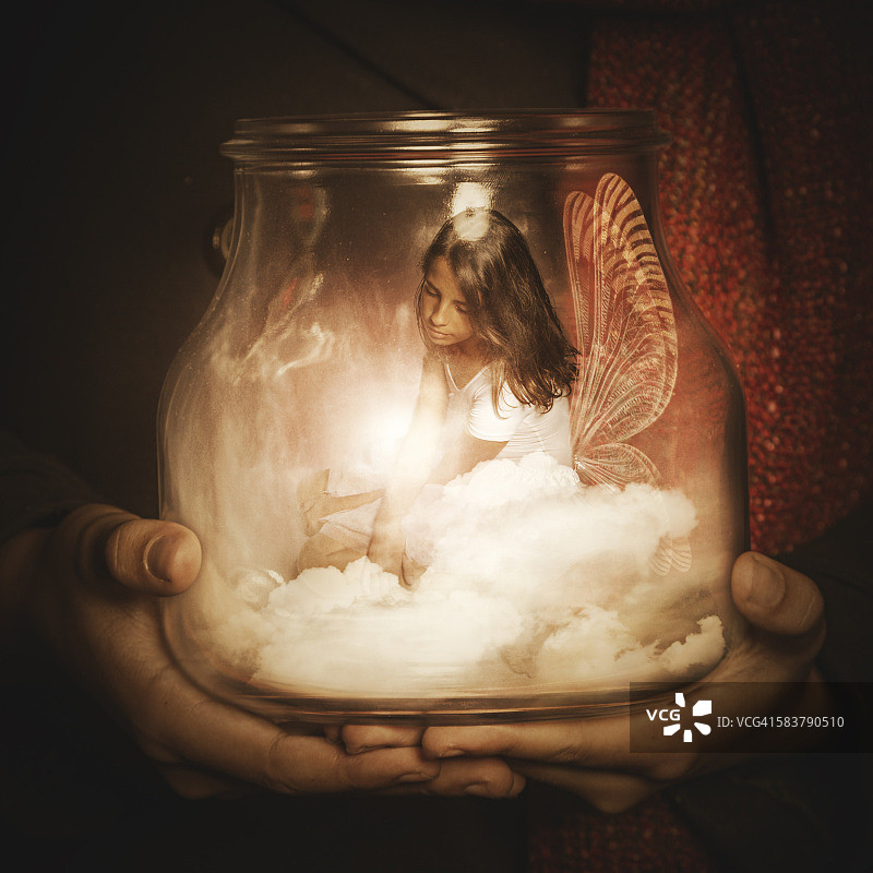 被捕获的小精灵图片素材