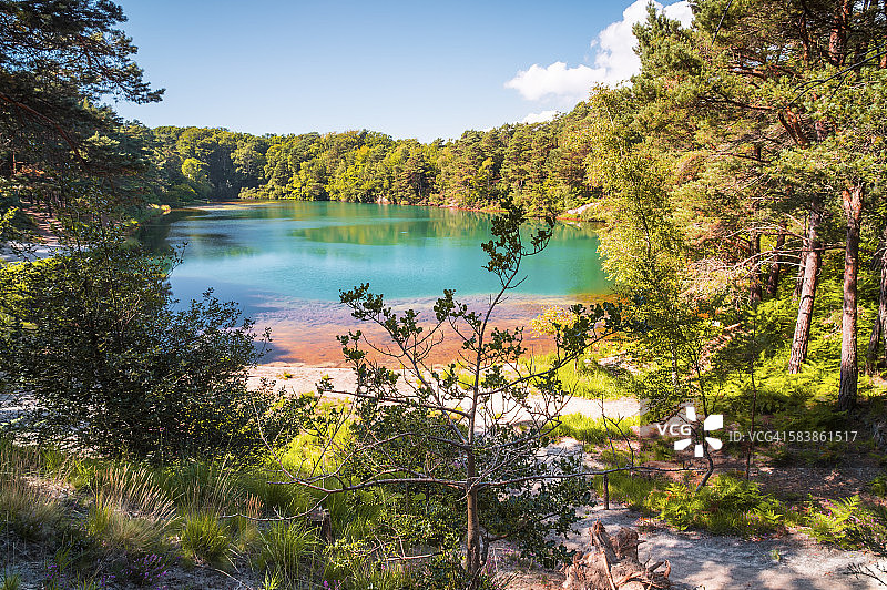 蓝池景色图片素材