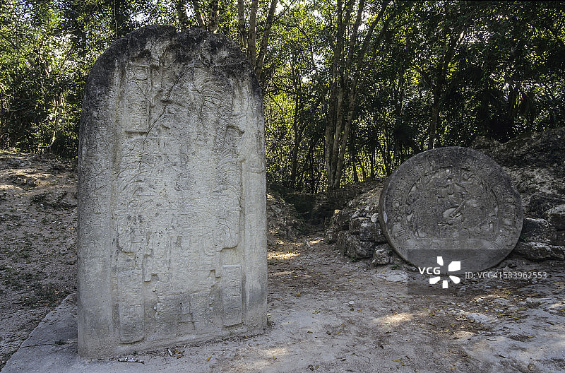 蒂卡尔玛雅文化葬礼石碑图片素材