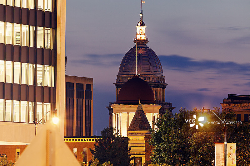 斯普林菲尔德的新旧州议会大厦图片素材