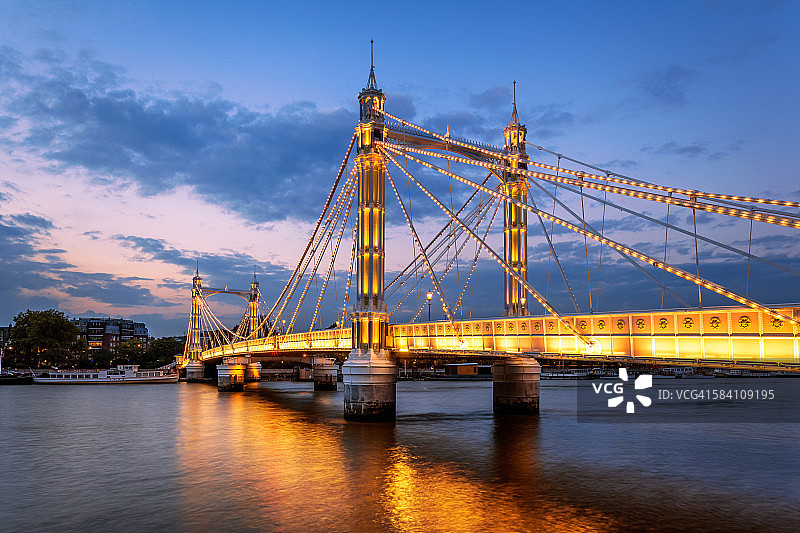 英国伦敦阿尔伯特桥图片素材