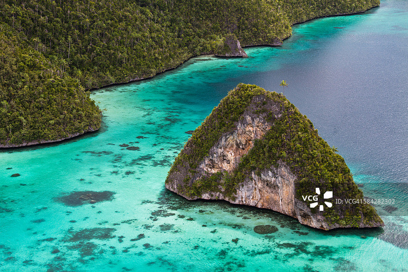 拉贾安帕群岛的热带岛屿图片素材