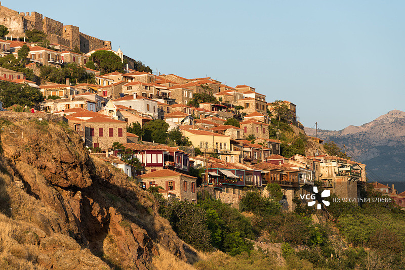 希腊莱斯沃斯岛米迪利尼米西姆纳的莫利沃斯古镇图片素材