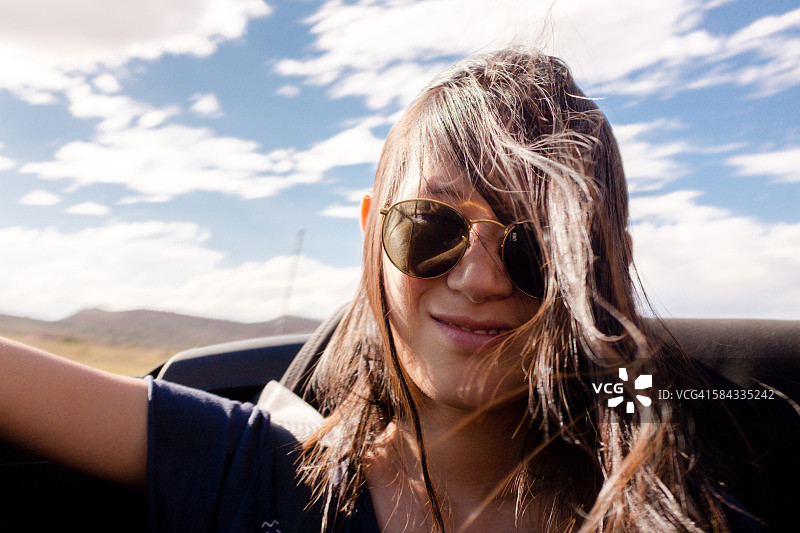 坐在后座图片素材