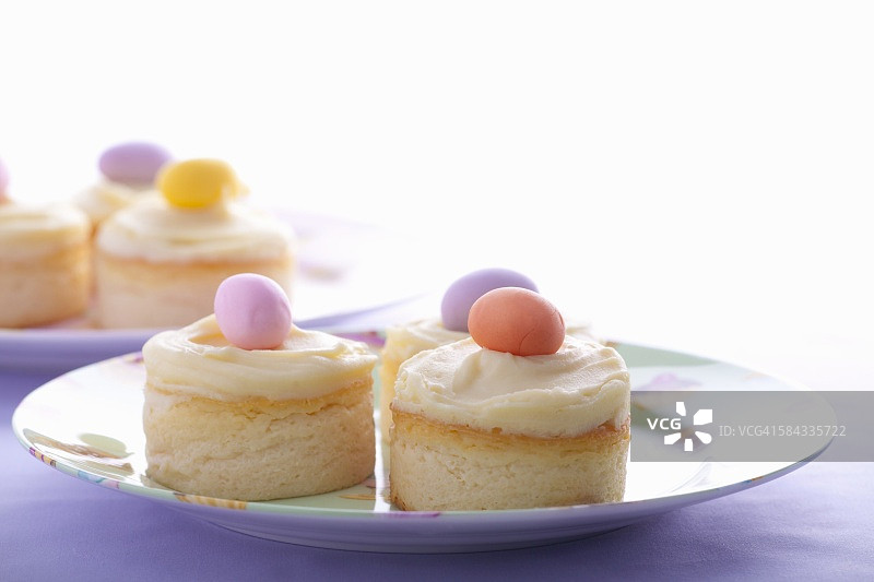 香草卡仕达杏仁迷你芝士蛋糕图片素材