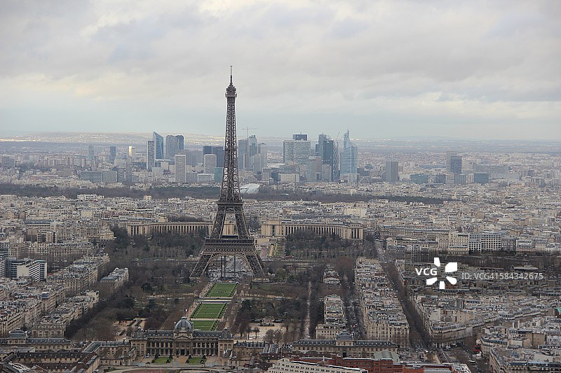 埃菲尔铁塔、巴黎天际线和拉德芳斯区图片素材