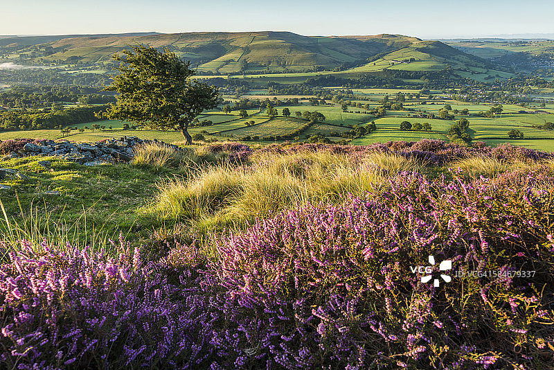 色彩鲜艳的英国峰区图片素材
