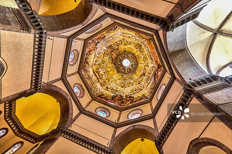 佛罗伦萨圣十字大教堂内部图片素材