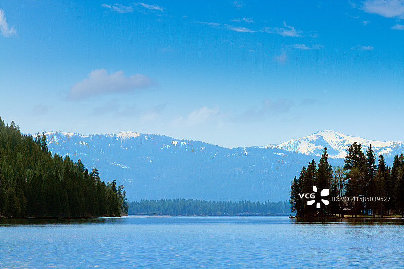 彭德罗萨州立公园佩耶特湖的春天图片素材