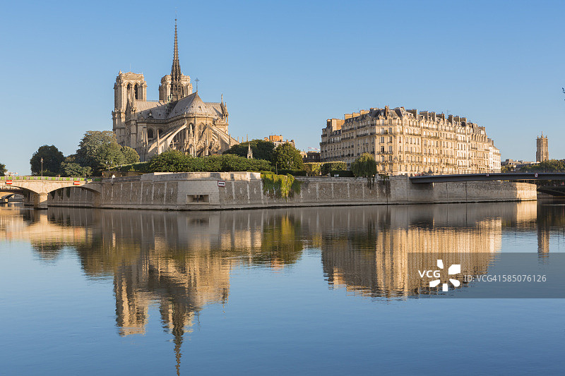 巴黎圣母院大教堂，法国，清晨图片素材