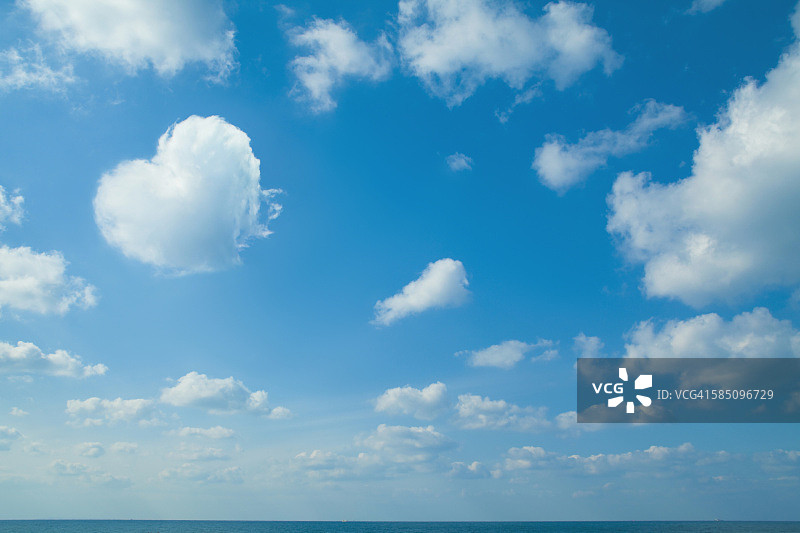 心形云朵图片素材