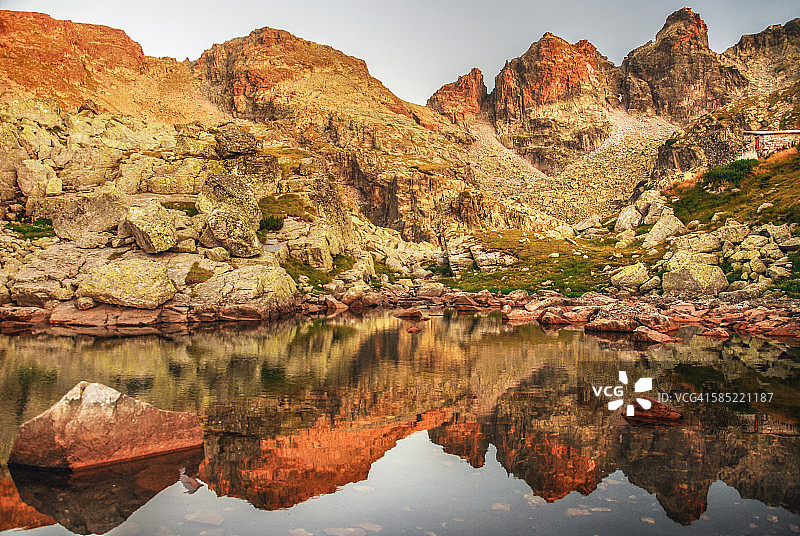 保加利亚里拉山斯卡里湖日落图片素材
