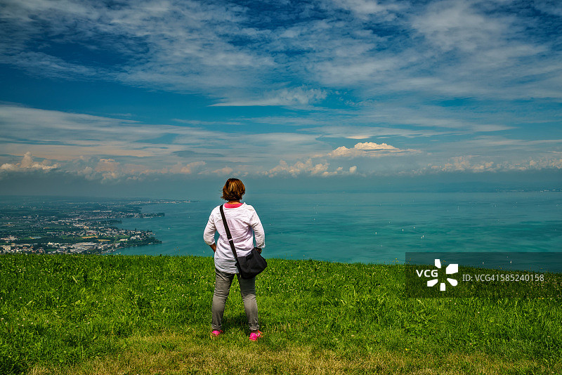 从罗尔沙赫贝格眺望博登湖和罗尔沙赫，瑞士圣加仑图片素材