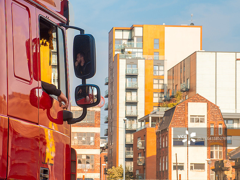 曼彻斯特卡车与城市风光图片素材