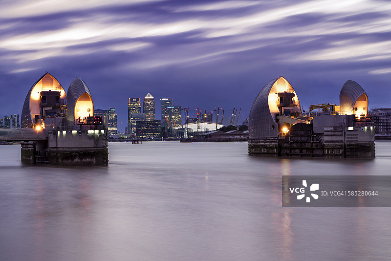 泰晤士河水闸图片素材