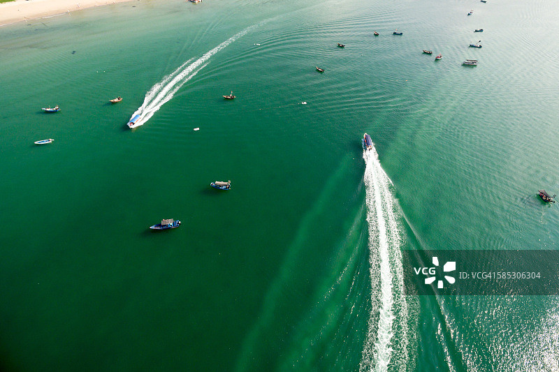 海上船只行驶轨迹图片素材