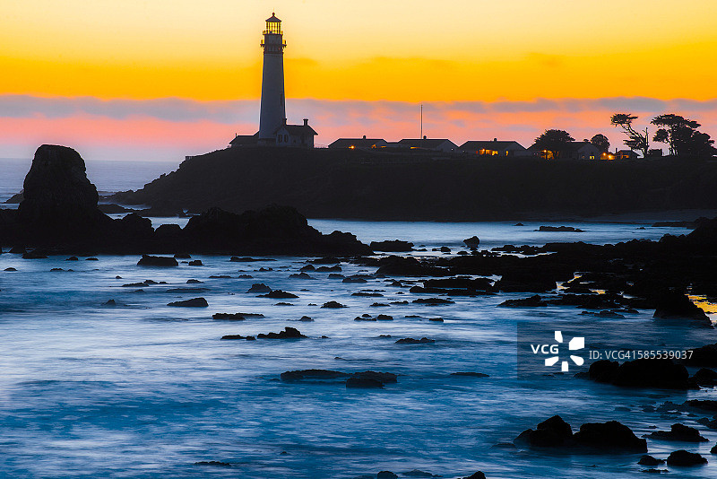 鸽子点灯塔图片素材