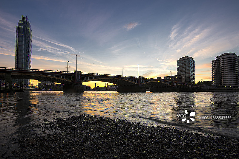 沃克斯豪尔桥日落图片素材