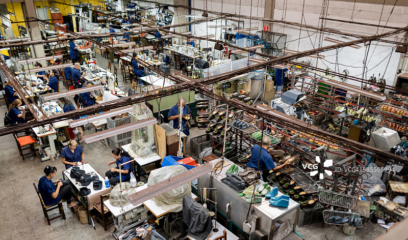 在工厂工作的人群图片素材