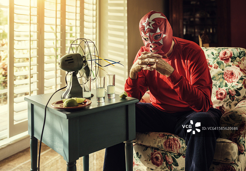 天气太热不宜外出图片素材