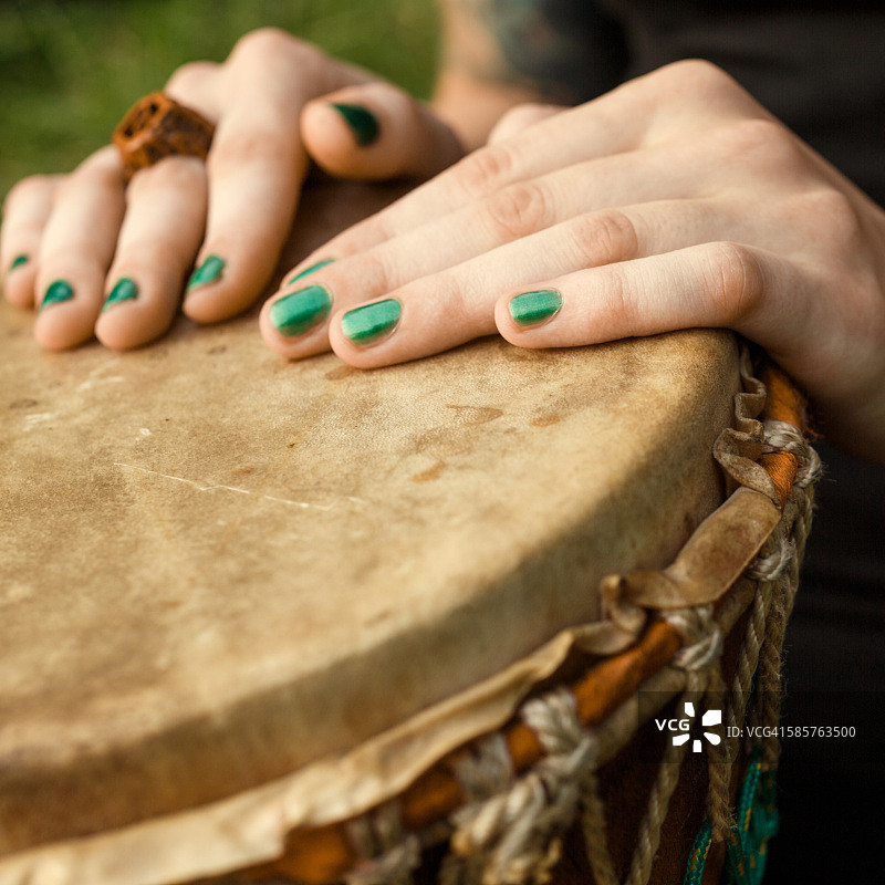 非洲鼓演奏图片素材