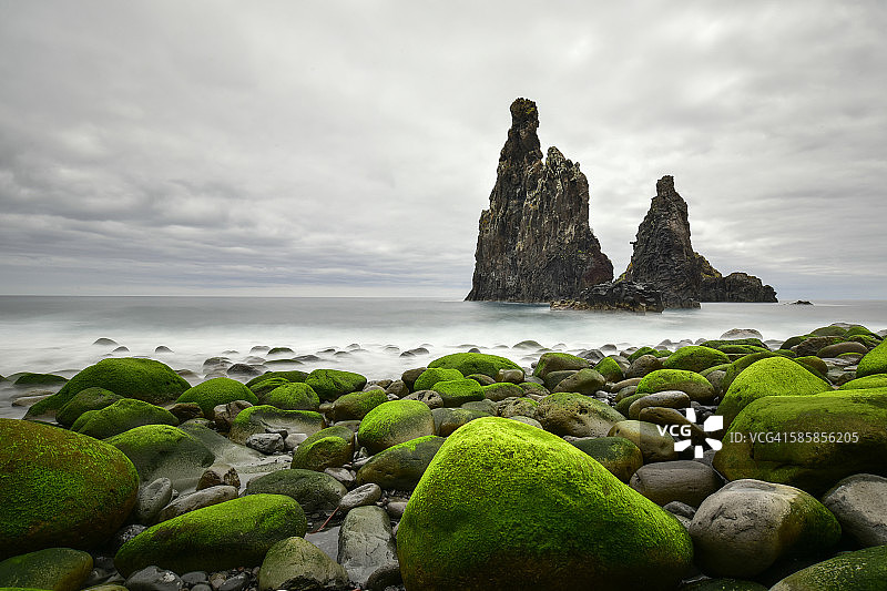 葡萄牙马德拉岛岩石海岸图片素材
