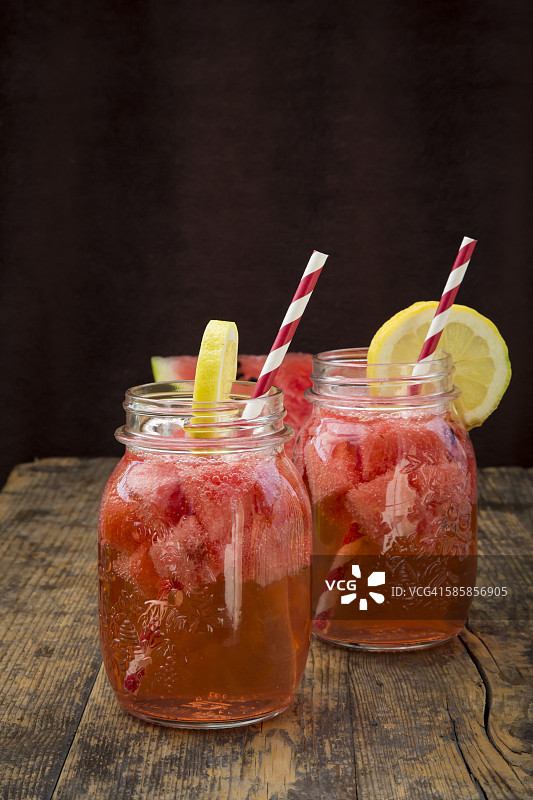 两杯自制西瓜柠檬水图片素材