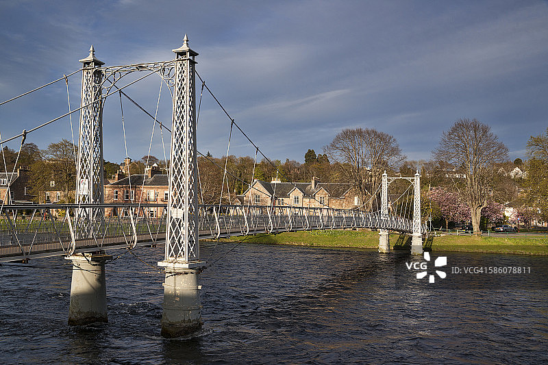 因弗内斯桥和尼斯河的傍晚景色图片素材