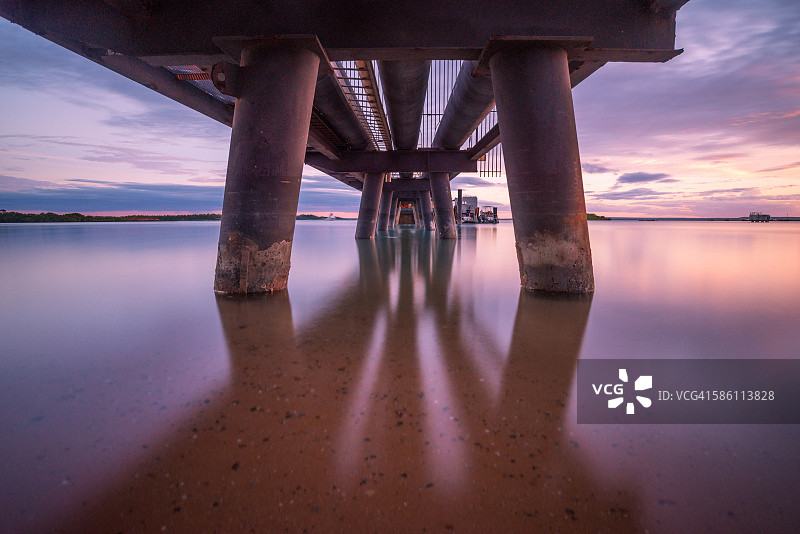 澳大利亚戈夫半岛海域的铝管线站图片素材