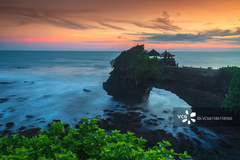 Tanah Lot海神庙日落时分图片素材