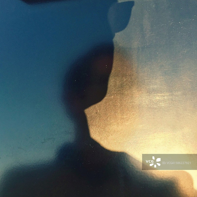 日落时男人的影子图片素材