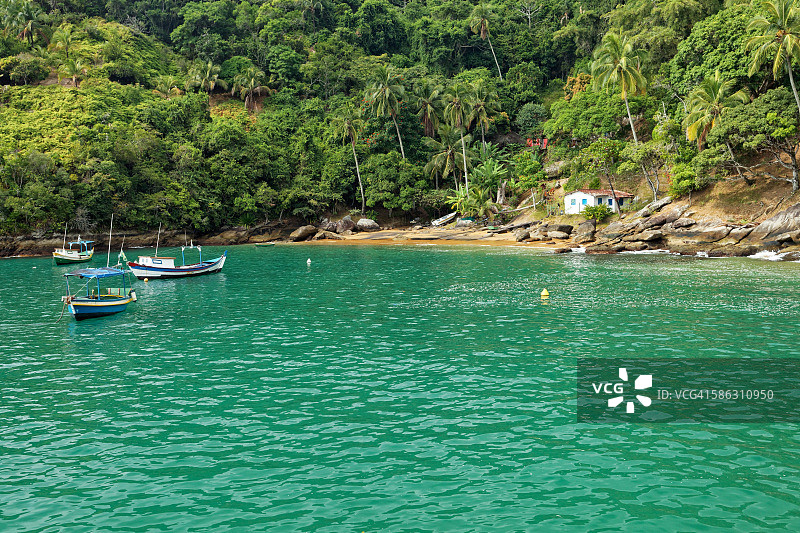 巴西圣保罗州伊利亚贝拉岛上的福梅海滩图片素材