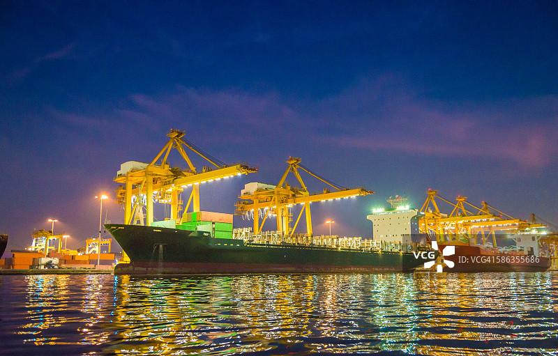 亚洲工业港口和集装箱船舶物流港口，图片素材