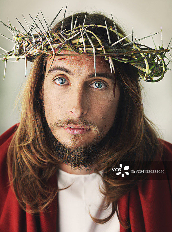 在人类的罪恶中加冕图片素材