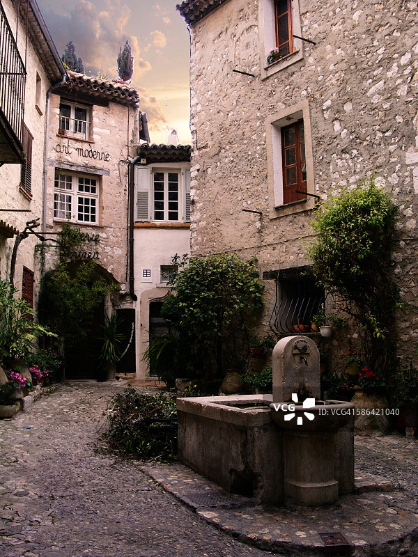 法国普罗旺斯圣保罗德旺斯中世纪村庄的乡村石 building 建筑图片素材