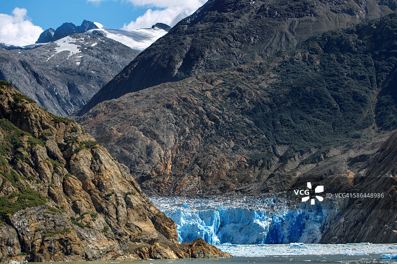 美国阿拉斯加州特雷西臂南索耶冰川与阿拉斯加山脉景色图片素材
