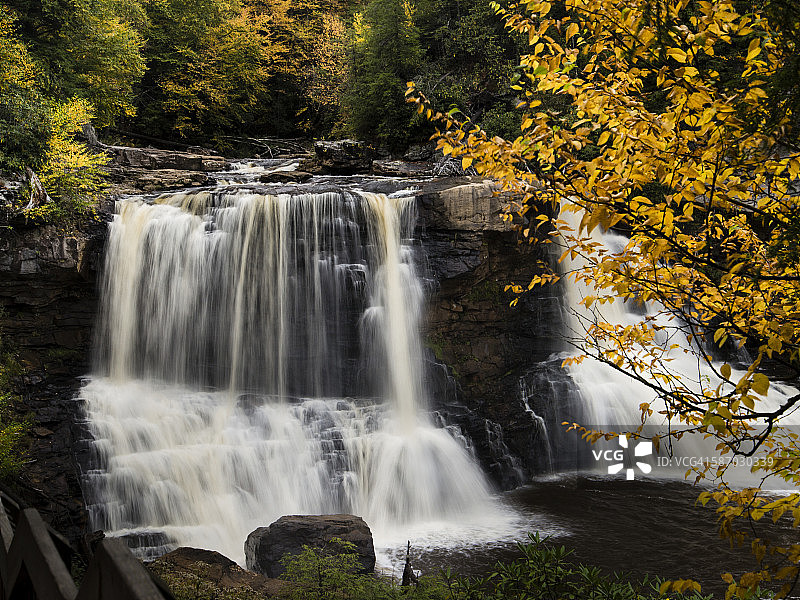 西弗吉尼亚州黑水秋色瀑布图片素材