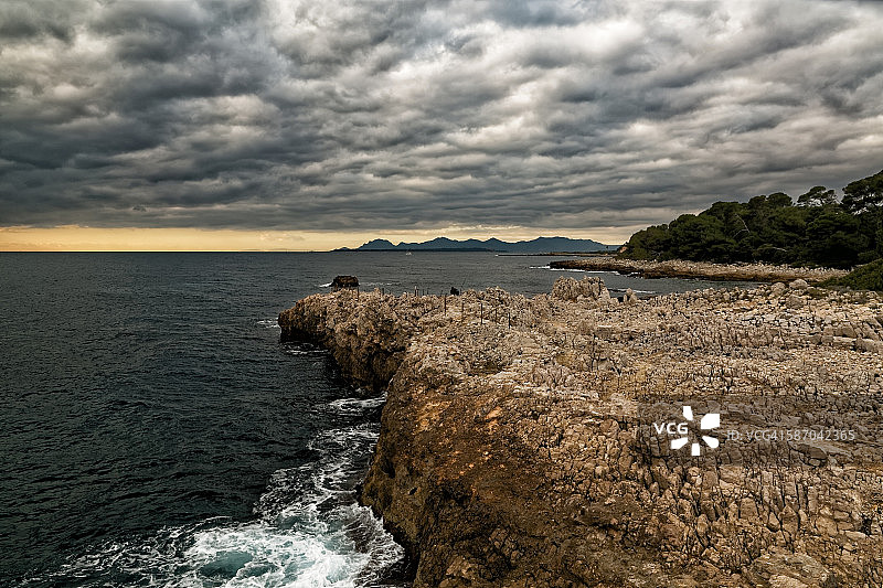 多云天空下的海景与日落图片素材