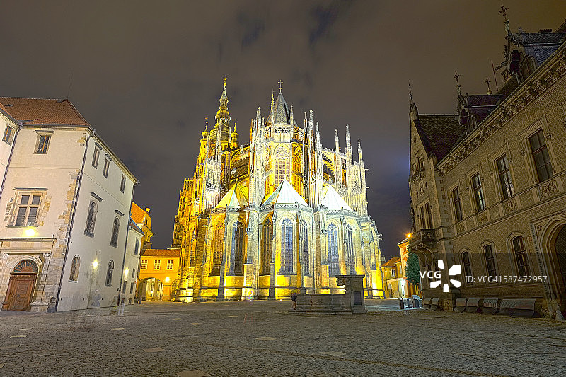 夜晚的圣维特大教堂图片素材