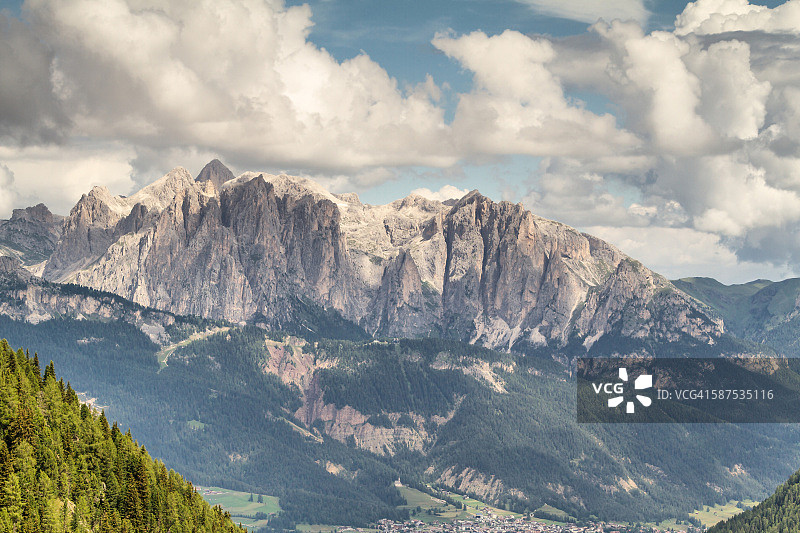 意大利特伦蒂诺科斯塔贝拉山脉全景图片素材