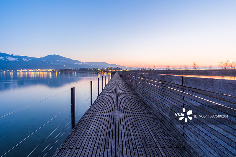 日落后的西达姆码头图片素材