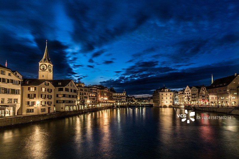 夜晚的利马特河畔图片素材